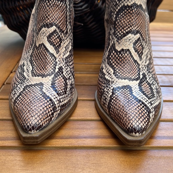 Vince Camuto leather reptile print boot SZ 9 - Picture 6 of 16